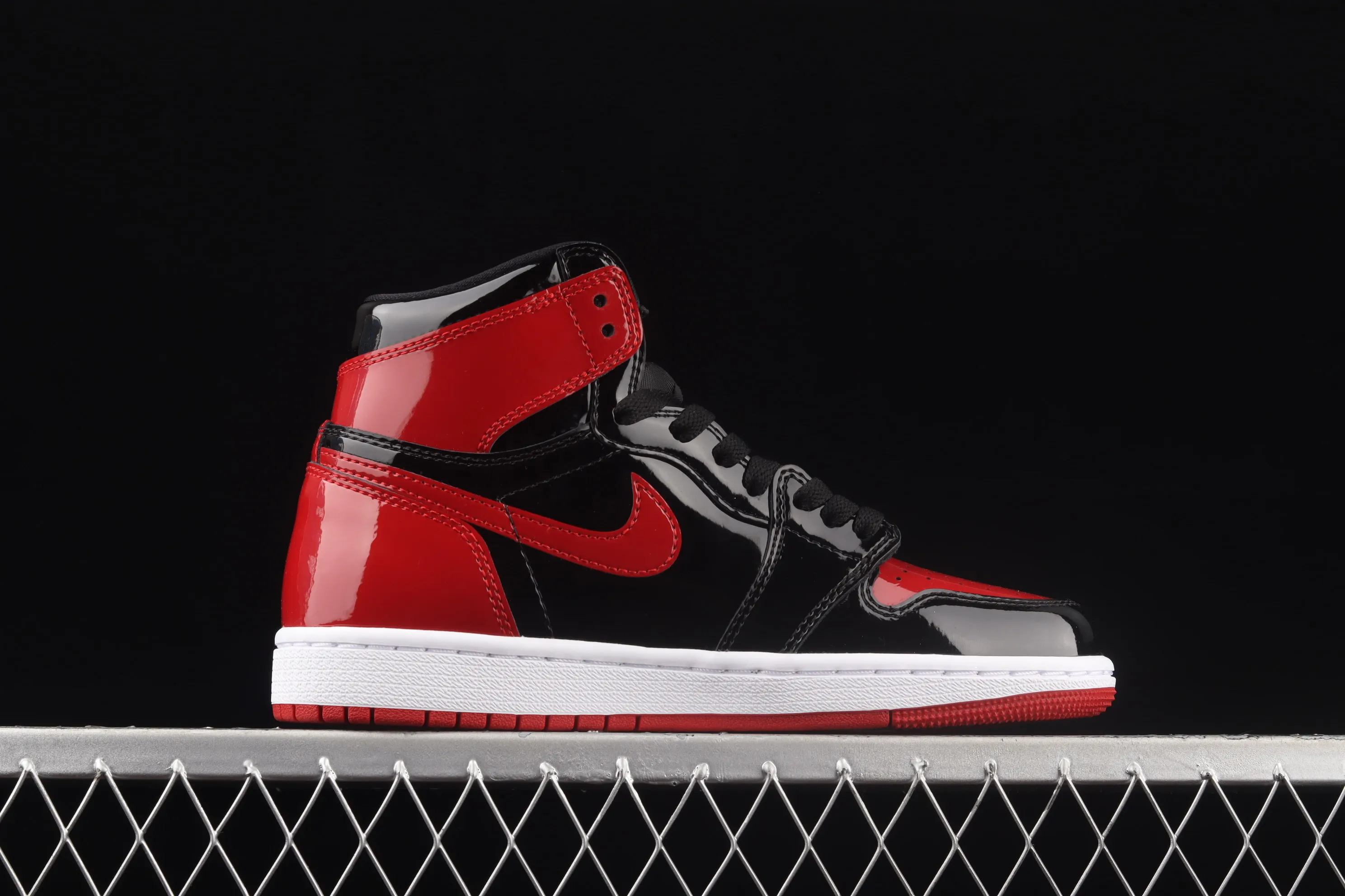 All categories Air Jordan Jordan series basketball shoes Air Jordan 1 High Pure original version Air Jordan 1 High OG "Bred Patent" AJ1 Joe 1 patent leather black and red high-top basketball shoes 575441-063